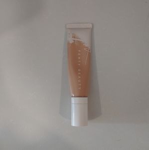 Fenty Beauty Pro Filt'r Hydrating Foundation 210